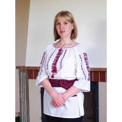 Embroidered blouse "Rosa"